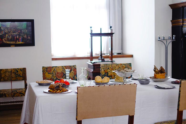 Maybe Hamlet ate his dinner a table set like this! Maybe Hamlet ate his dinner a table set like this!