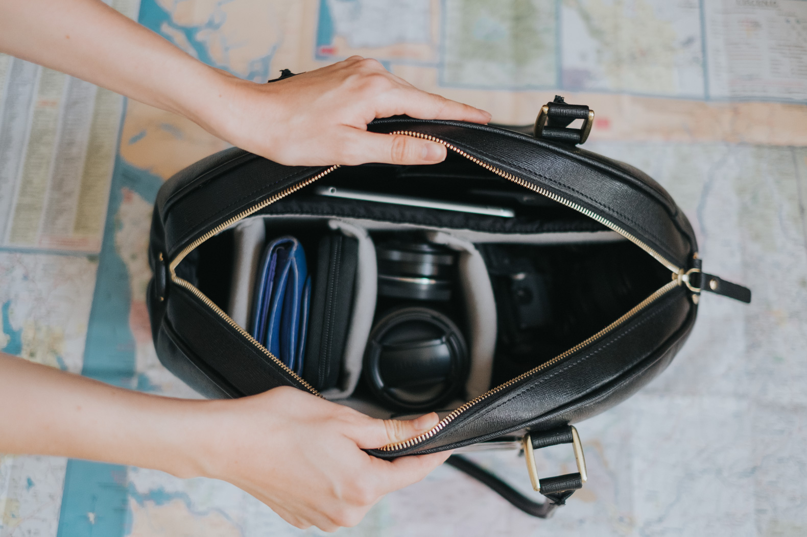 camera bag that looks like a purse