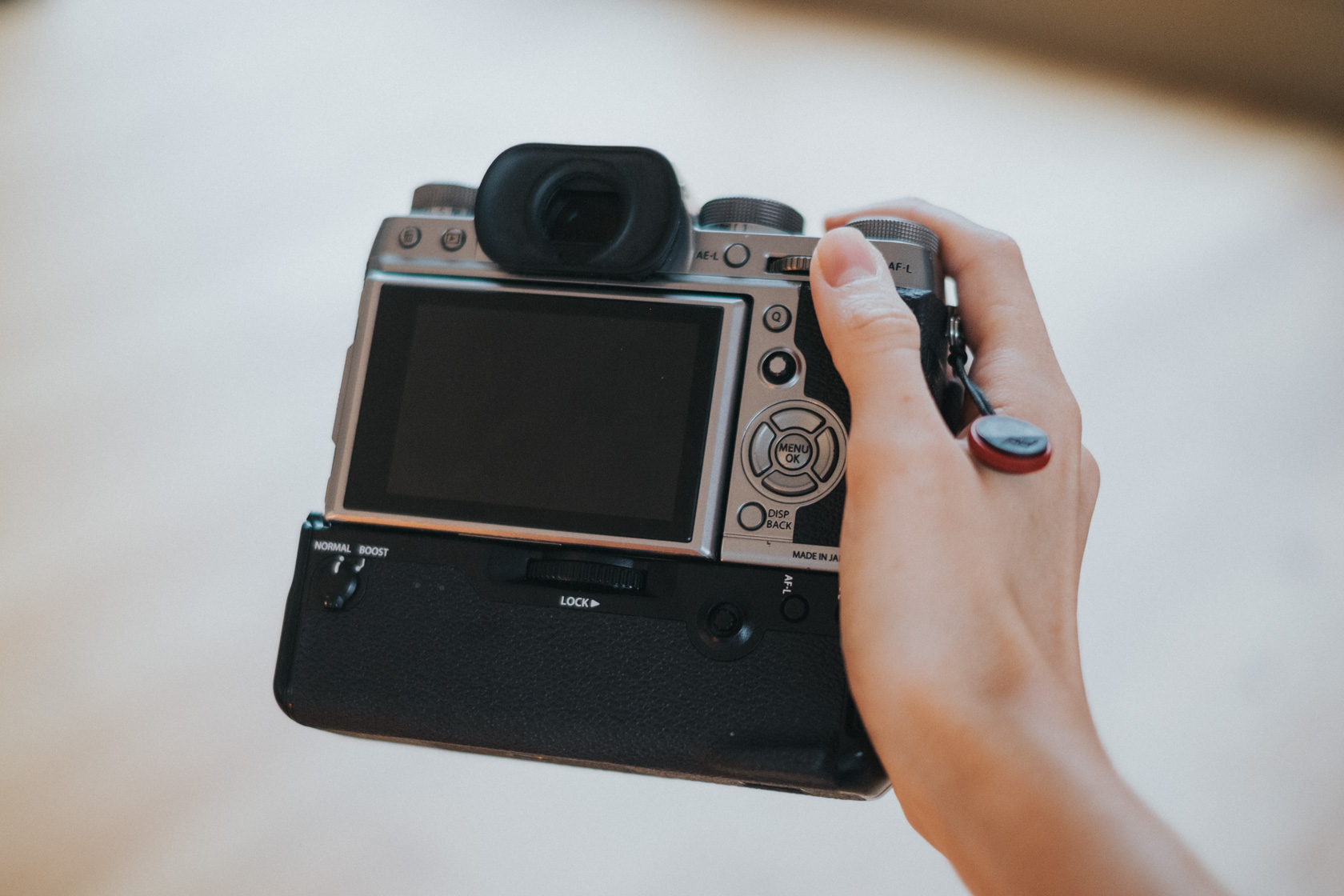 xt100 battery grip