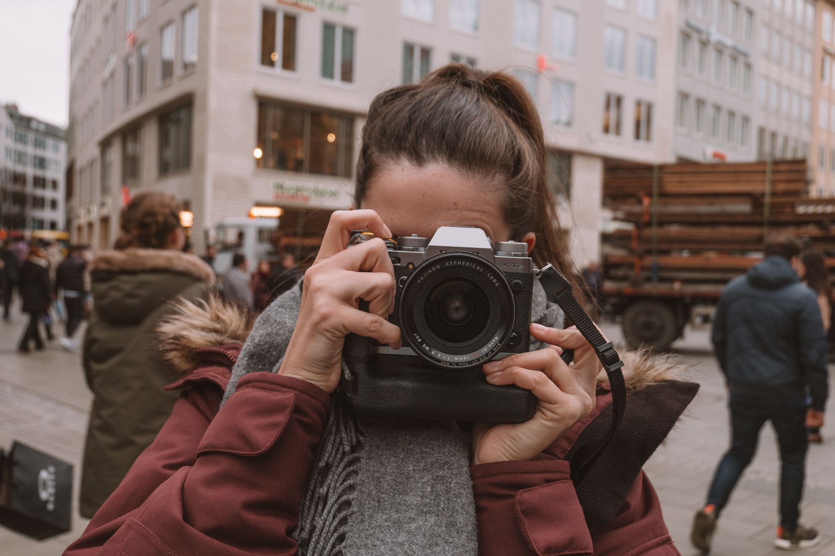 Сейчас на фотографии. Fujifilm xt4 portrait. Fujifilm xt30 с портретным объективом. Fujifilm x-t30 Портретная съемка. Фуджифильм хт3 shoot without Lens.