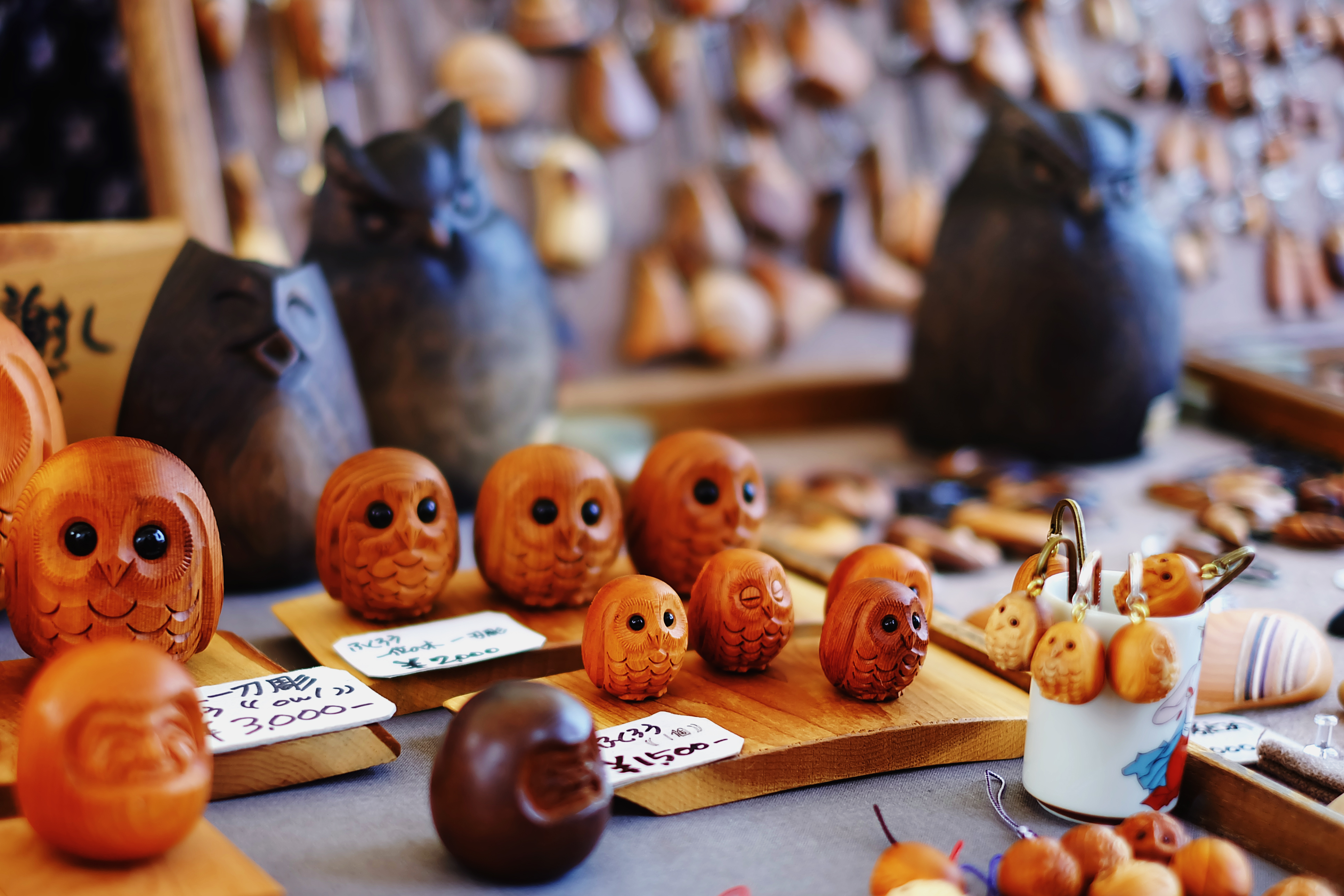 One of Takayama's highlights is the morning market, which opens every day as early as 6AM in the summertime. This mountain town is famous for its sake breweries and Edo-perod merchant streets. One of Takayama's highlights is the morning market, which opens every day as early as 6AM in the summertime. This mountain town is famous for its sake breweries and Edo-perod merchant streets.