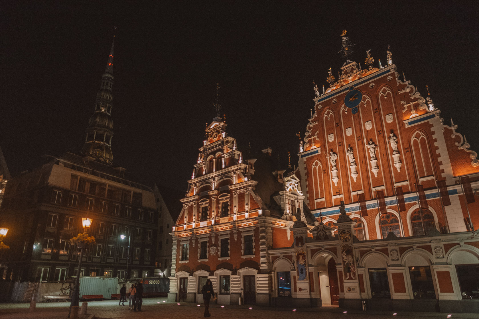 House of the Blackheads at night