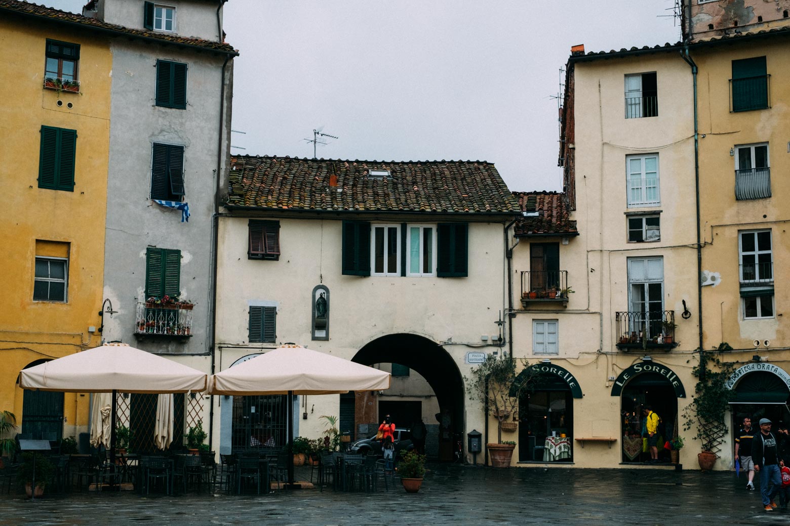Piazza dell' Anfiteatro in Lucca